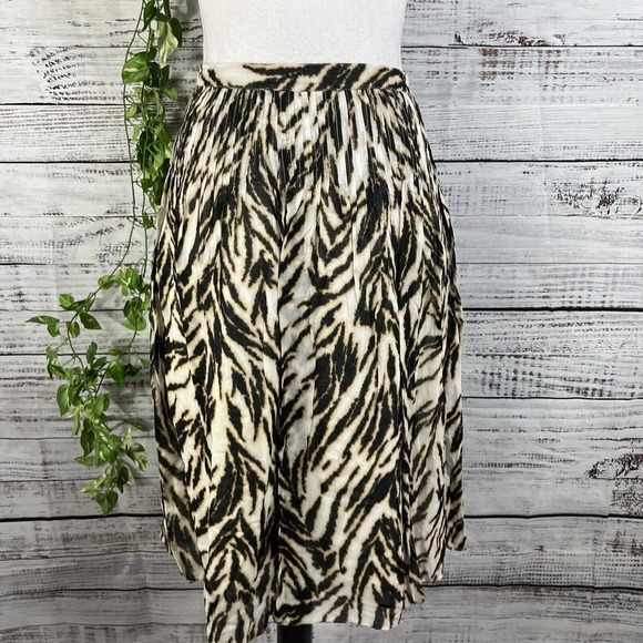 Talbots Skirt size 10 Black Gold Tiger Knee A Line Pleated Modest Career Church - Picture 2 of 10